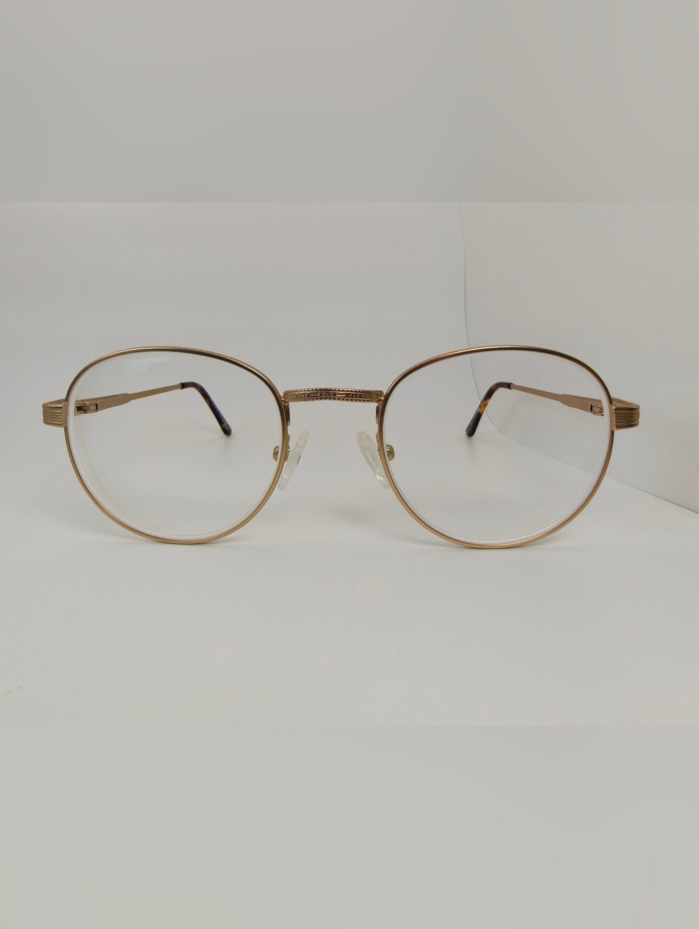 Belleville.Round Metal Eyeglasses in brushed Gold.